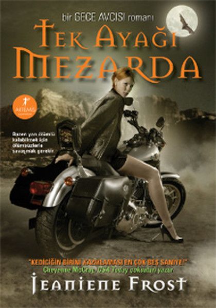 Tek Ayağı Mezarda - Jeaniene Frost kitap kapağı